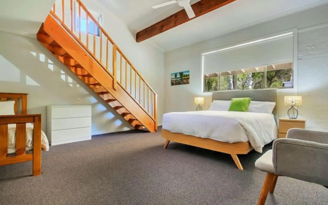 3 Minute Walk to Collingwood Beach Pet Friendly and Stylish