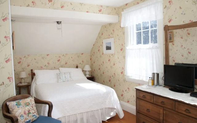 Candlebay Inn