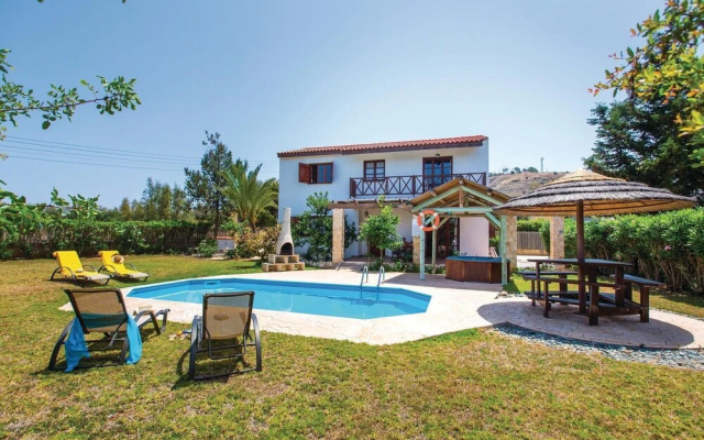 Beautiful Home in Pomos With Wifi and 2 Bedrooms