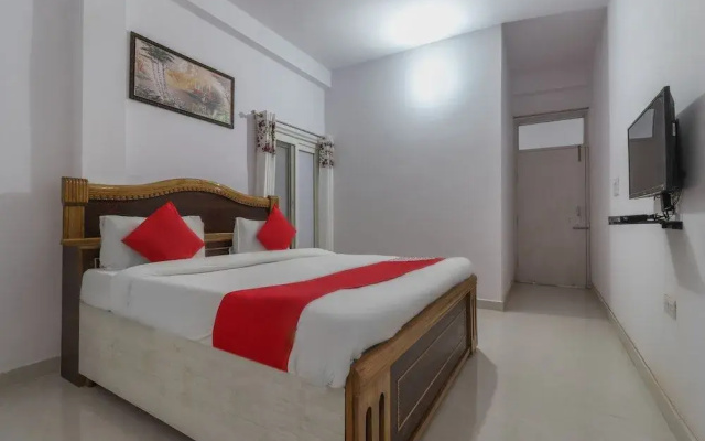 OYO 49701 Abhi Residency White House