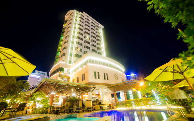 Отель The Light Hotel and Resort Вьетнам, Нячанг - 1 отзыв об отеле, цены и фото номеров - забронировать отель The Light Hotel and Resort онлайн вид на фасад