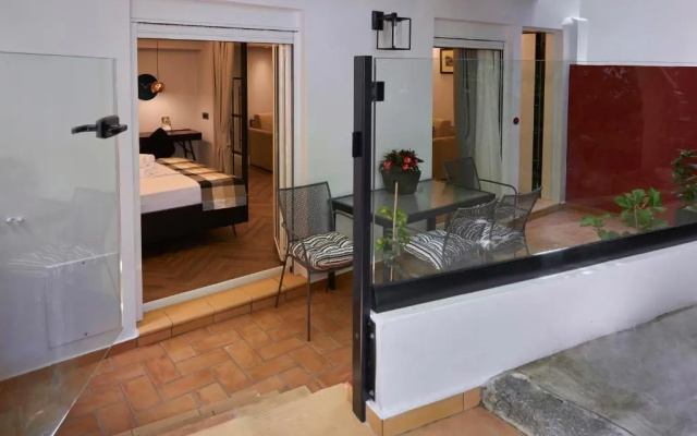 Marble House Hotel