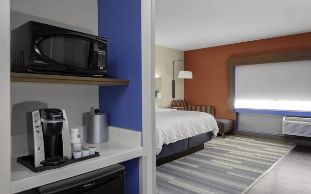 Holiday Inn Express & Suites   Wilmington West   Medical Park, An Ihg