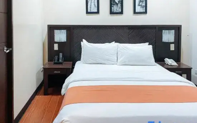 RedDoorz Plus @ Hotel Esse