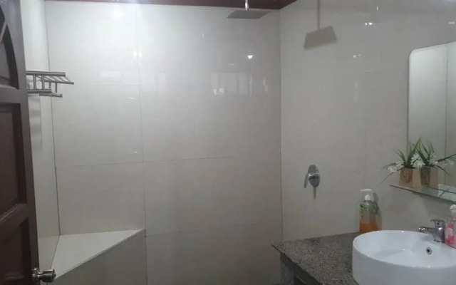 Birdwatchers Beachfront Hotel Panglao
