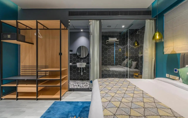 Hotel B Plus L