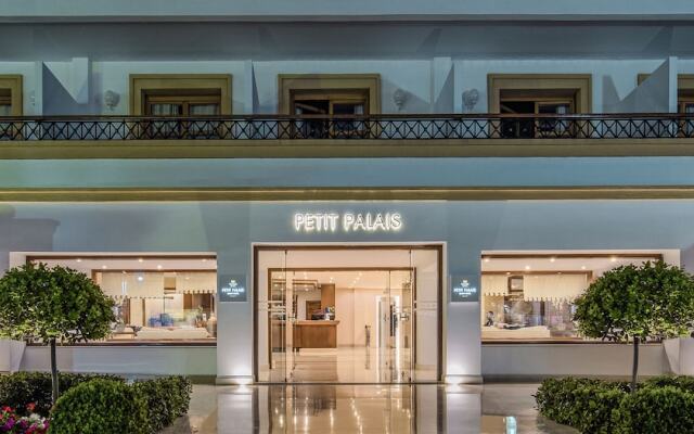 Отель Mitsis Petit Palais Beach Hotel Греция, Родос - 4 отзыва об отеле, цены и фото номеров - забронировать отель Mitsis Petit Palais Beach Hotel онлайн вид на фасад