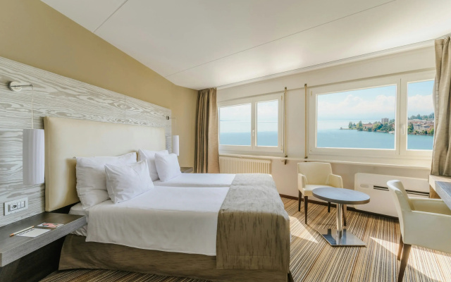Hotel Mona