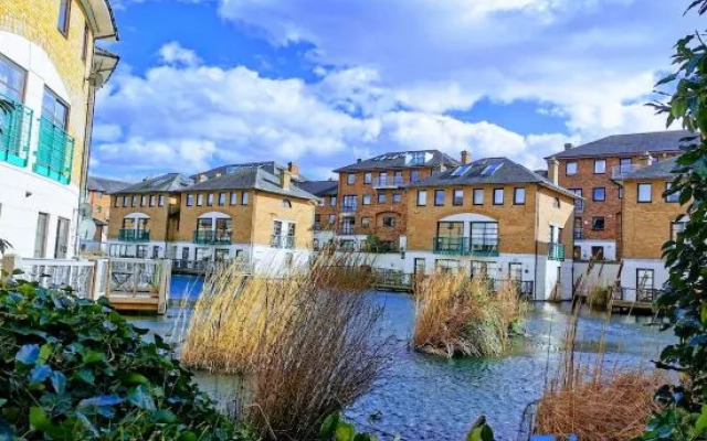 Riverside 3BR| 20min->City Centre | Easy transport