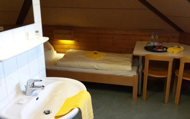Hellmut Wamer Youth Hostel Lorrach