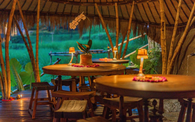 Курортный отель Bambu Indah