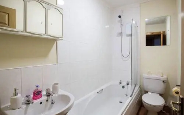 Crown Apartment