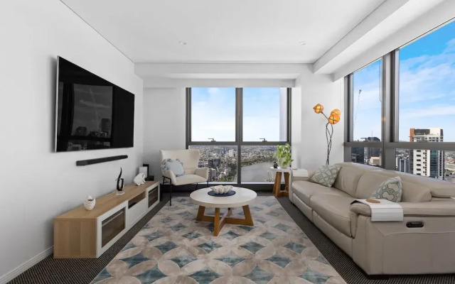 Stunning River View 2-bed With Pool