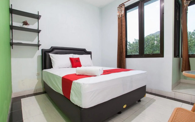 RedDoorz Syariah near DBL Arena 2