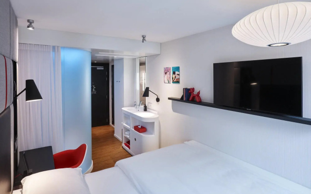 Отель citizenM Paris Champs-Élysées