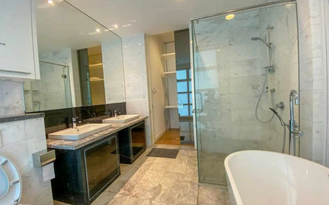 #23 BATH TUB SKY POOL 2 Bedroom Apt KLCC =)