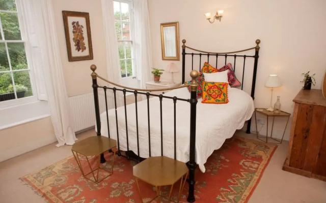 Georgian 2 Bedroom Apartment in Clifton