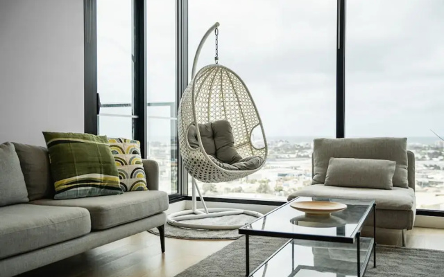 2-bed With Harbour Views & Outstanding Amenities