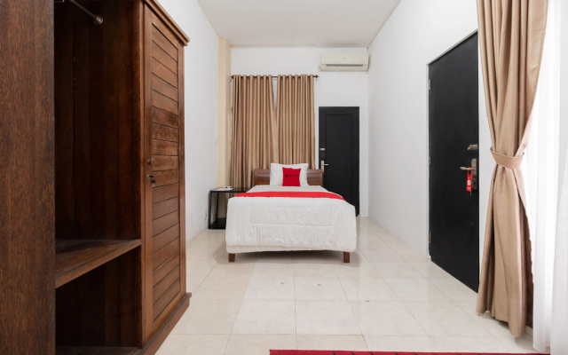 RedDoorz Syariah at Jalan Andalas Padang