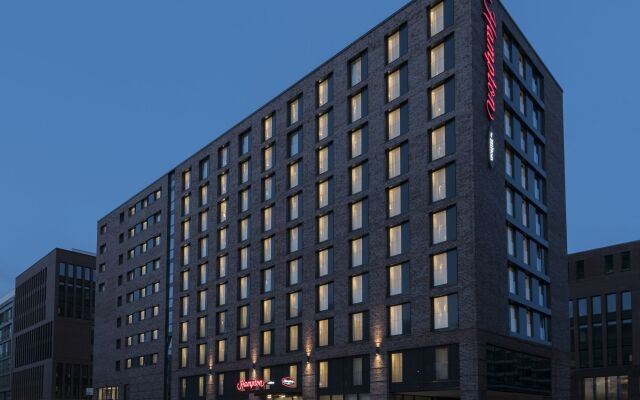 Отель Hampton by Hilton Hamburg City Centre вид на фасад