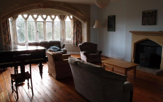 Monkton Wyld Court