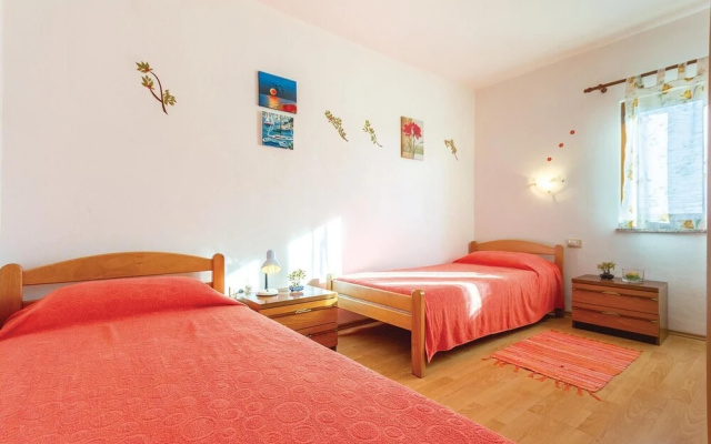 Stunning Home in Liznjan With Wifi and 2 Bedrooms