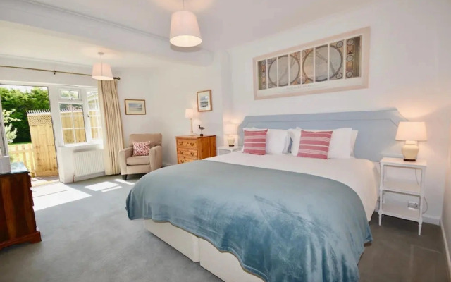 White Roses Coastal Holiday Home