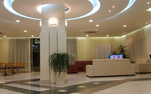 Yakinthos Hotel
