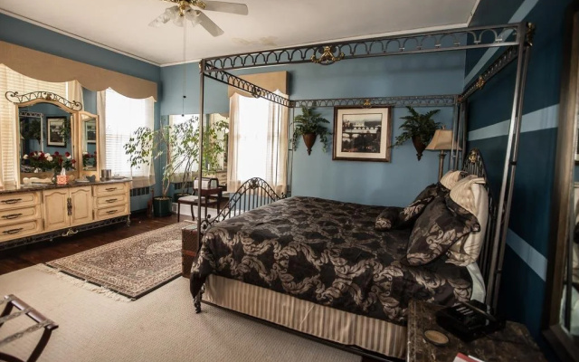 Morehead Manor B&B