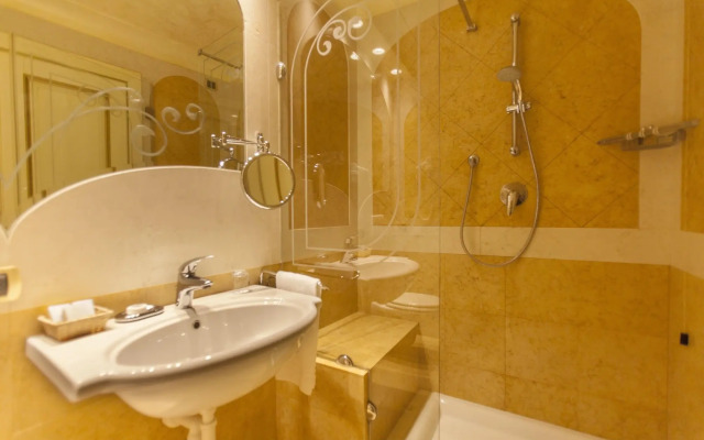 Colomba D'Oro Hotel