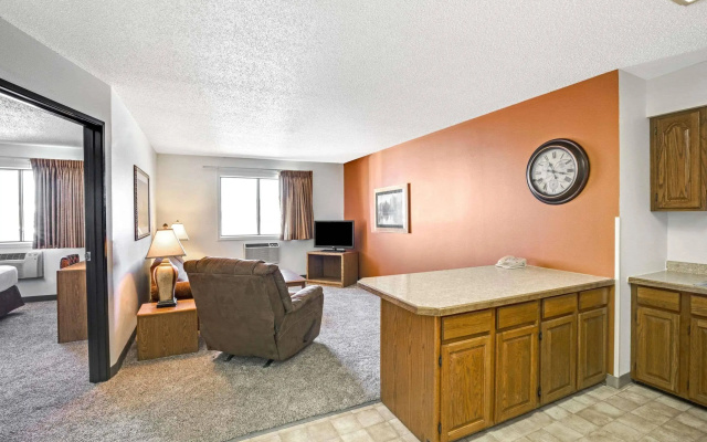 Super 8 West Aberdeen