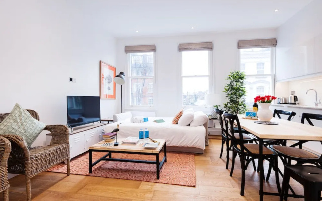 The Lillie Road Residence