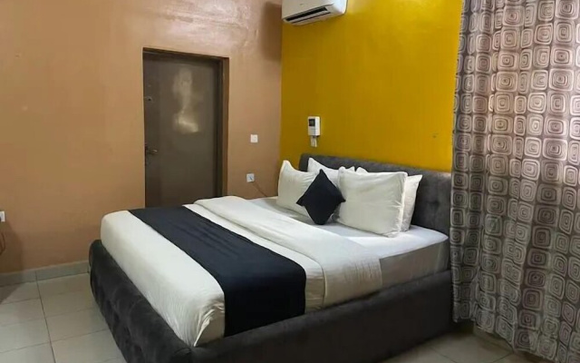 Tomats Hotel and Suites