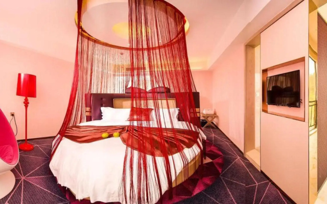 Loves Hotel