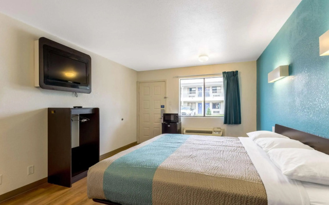 Motel 6 Bryan, TX - College Station