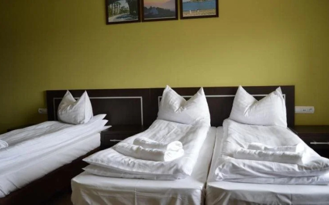 Hotel Pod Dębami