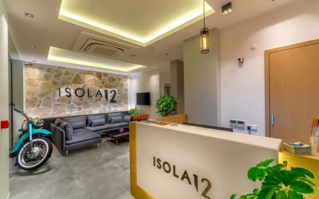 Isola 12 Hotel