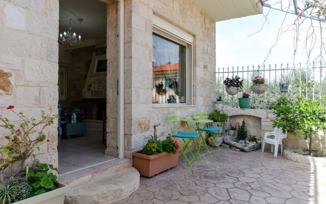 Отель Skalani Stone Houses вид на фасад