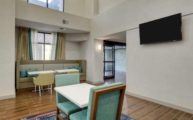 Hampton Inn & Suites St. Louis-Edwardsville