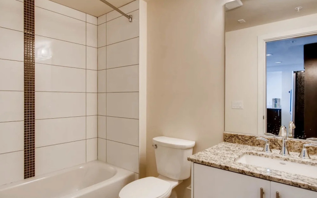 Highrise 2 BR Prime Spectacular Views