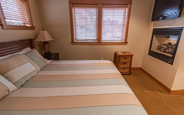 Lodges at Cannon Beach B2