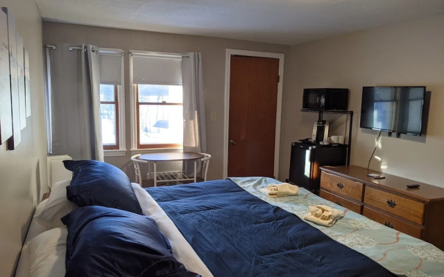 Lake Shore Farm Inn