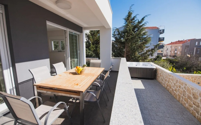 Apartments Tomana