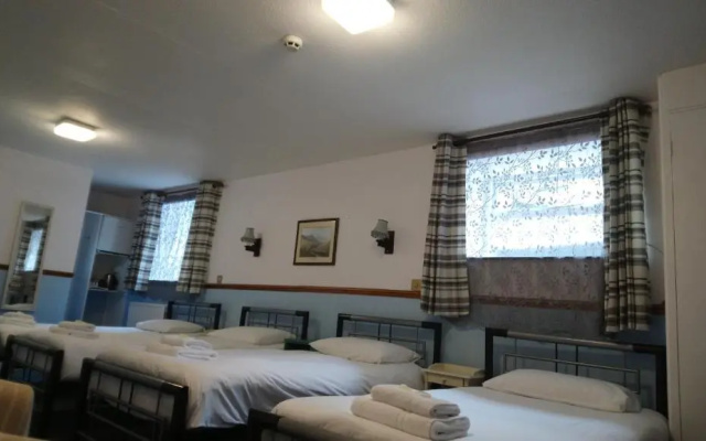 Lakes Lodge