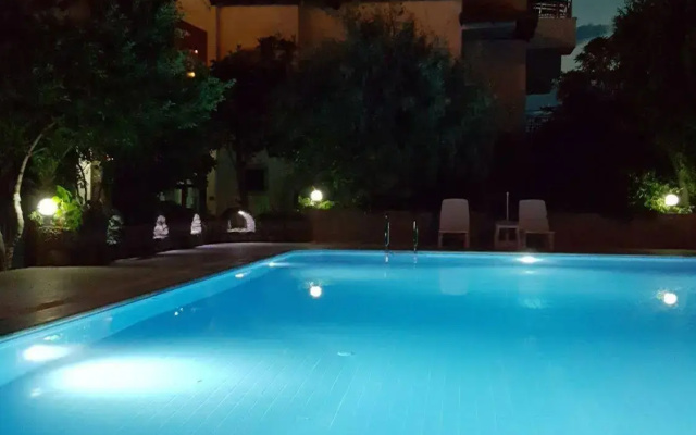 Ünlü Hotel