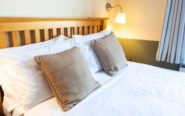 The Half Moon Inn and Country Lodge
