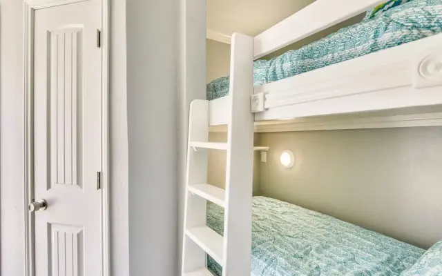 Seascape 2317 Studio Bedroom Condo by RedAwning