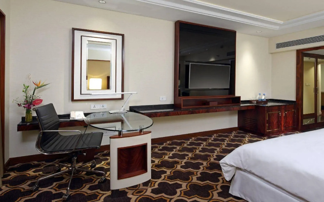 Sheraton Grand Pune Bund Garden Hotel