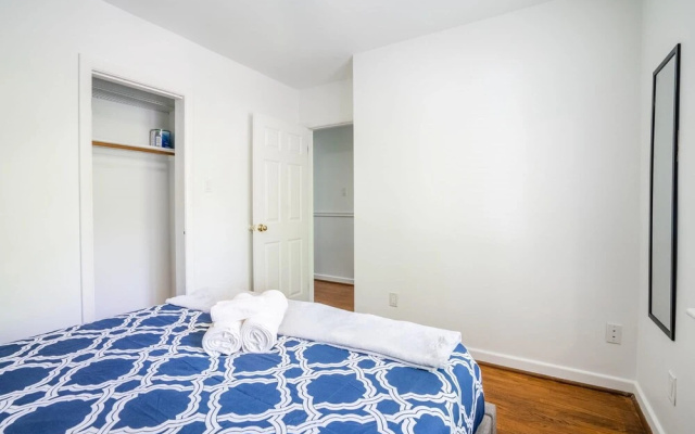 4BR Family Home - Sleeps 9 - w Private Pool Hot Tub