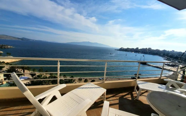 Blas Apartments